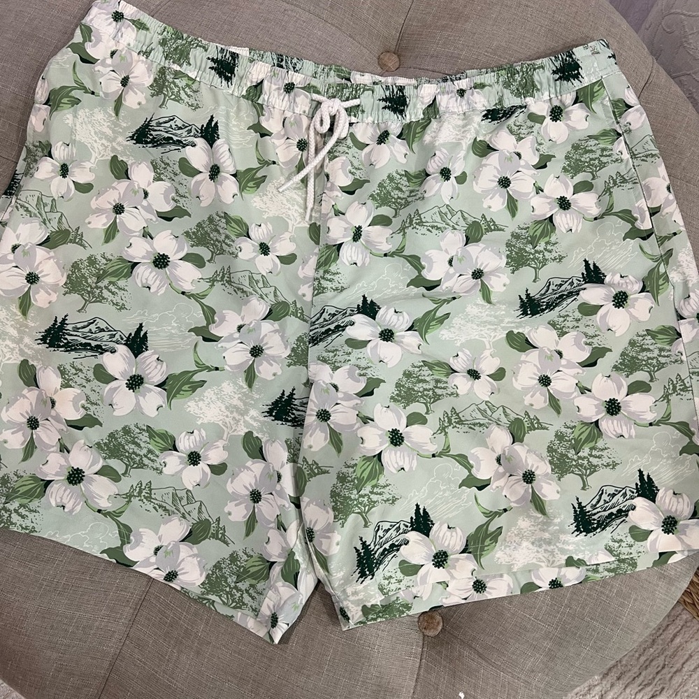 Magellan Outdoors Green Floral Swim Trunks